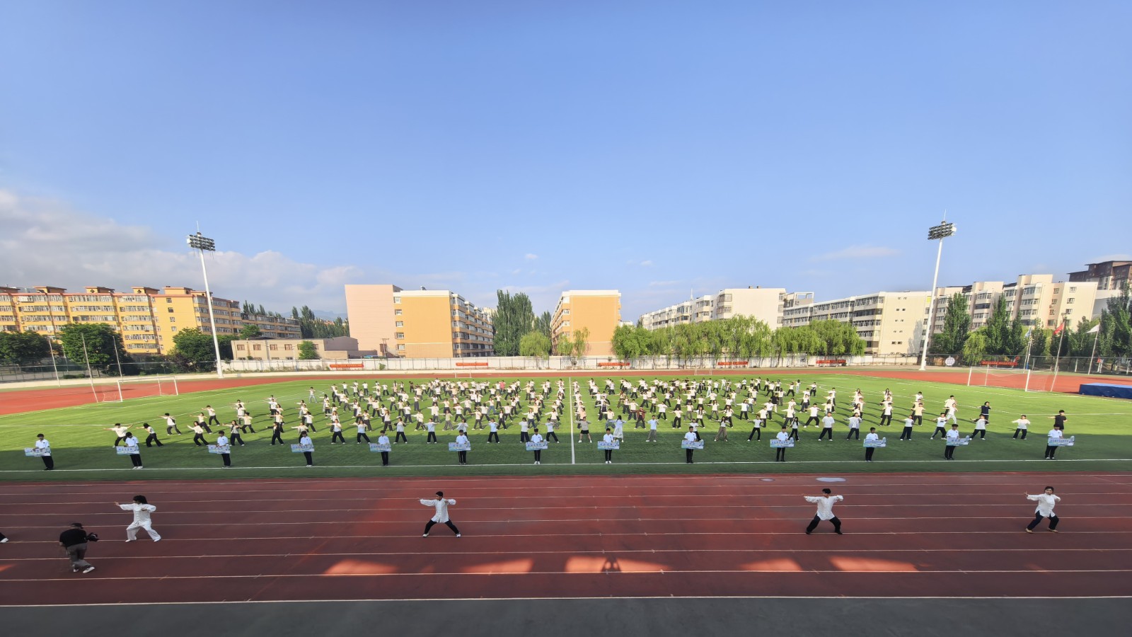 6a20e66c85acc.jpg 八段锦1.jpg