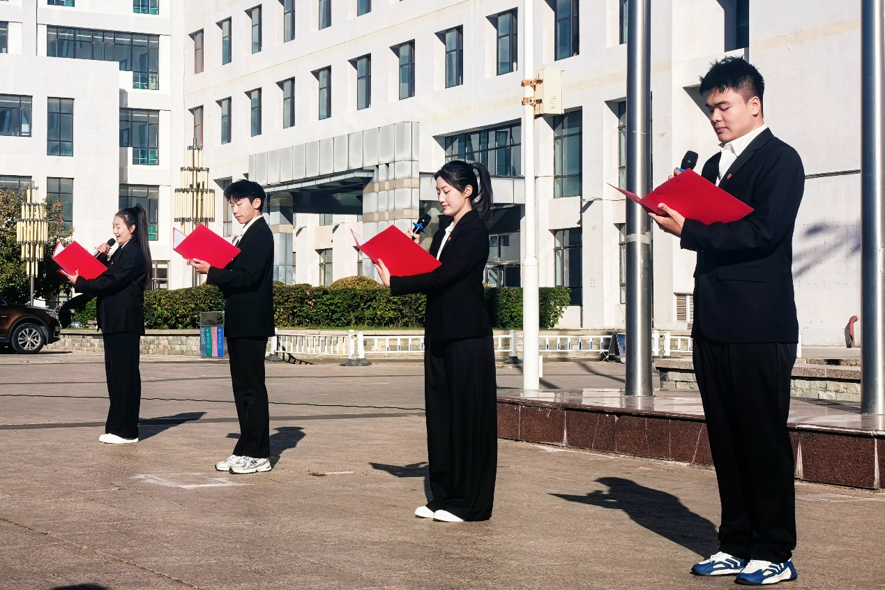 6abdc9d5289a1.png 升国旗3.png